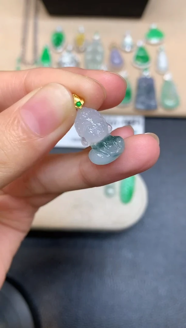 颈饰18K金镶嵌翡翠宝宝佛【无服务费