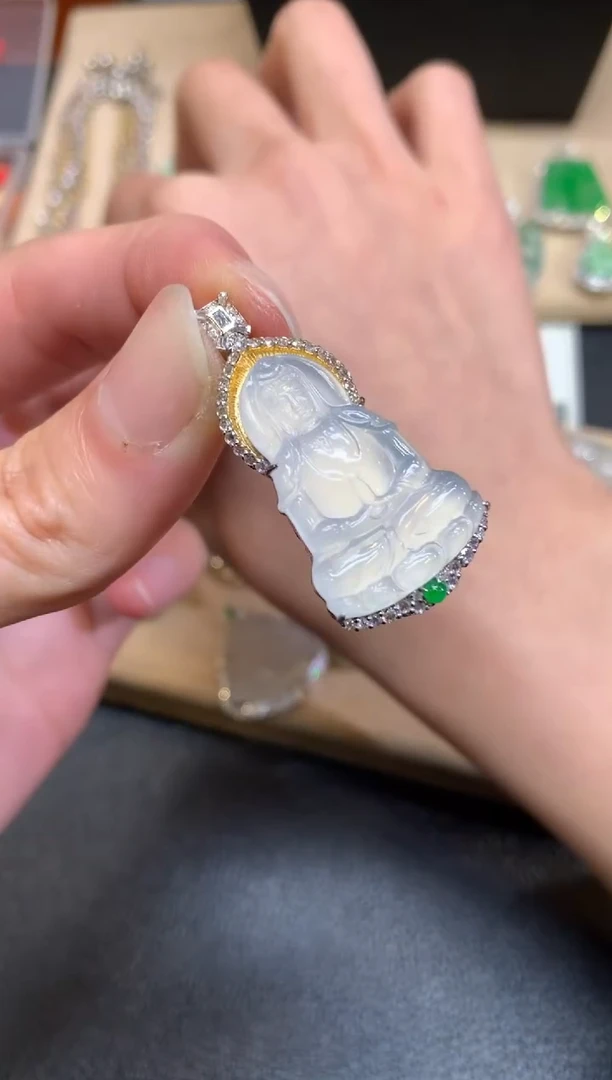 【闪购商品】翡翠颈饰18K金镶嵌观音【无服务费】