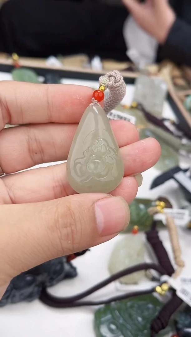 颈饰未镶嵌和田玉1