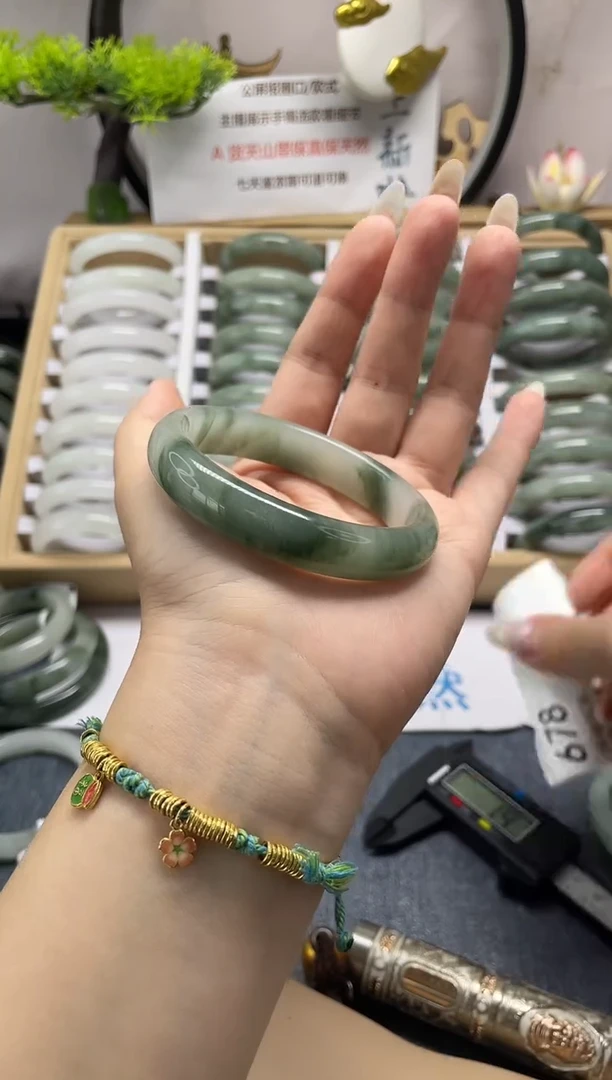 未镶嵌手镯石英质玉678