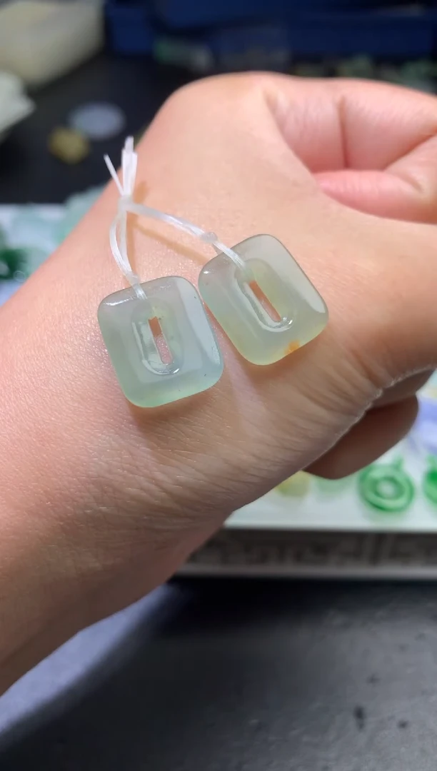 未镶嵌定制翡翠毛货 15.9-13-2.8