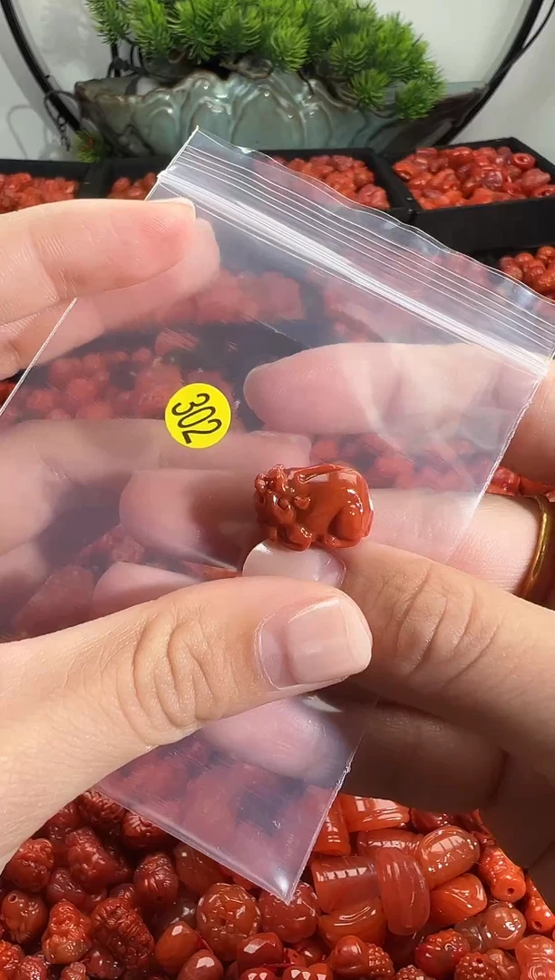 颈饰未镶嵌南红玛瑙1