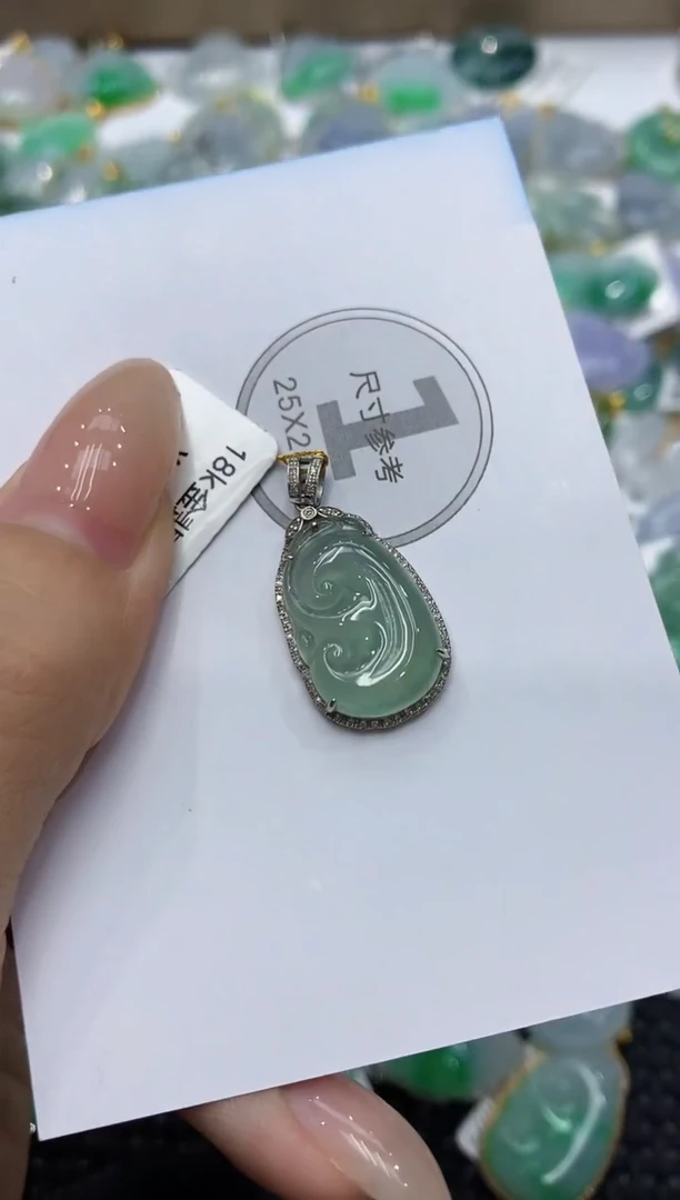 颈饰18K金镶嵌翡翠111111111111