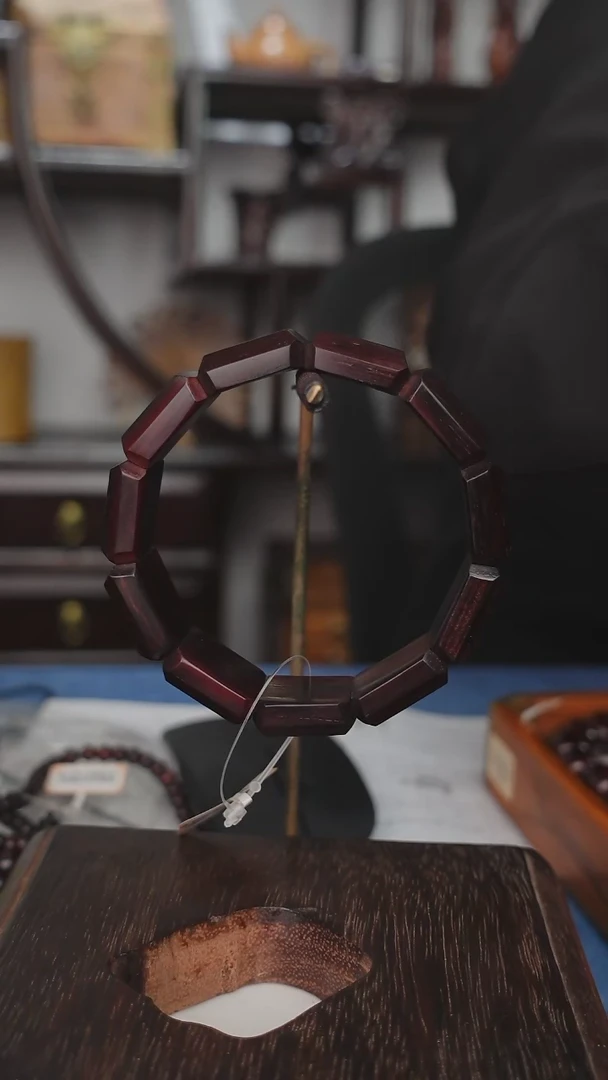 【闪购商品】木本降真香红降花梨公2.0规格手牌-35克