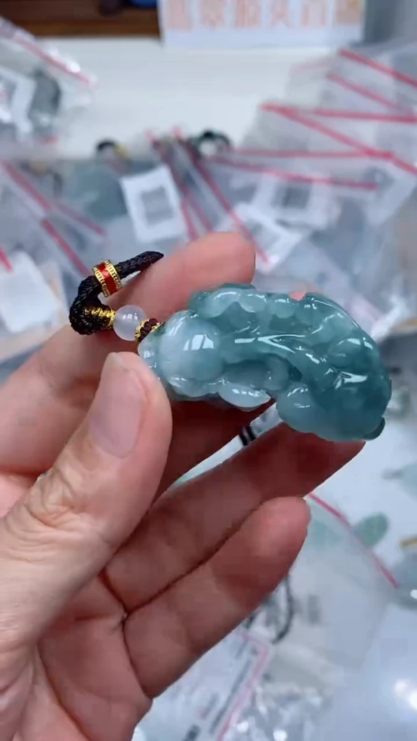 颈饰未镶嵌翡翠吊坠