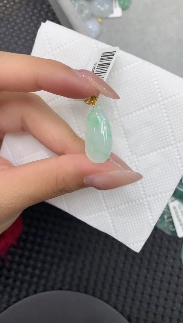 颈饰18K金镶嵌翡翠 1111111111