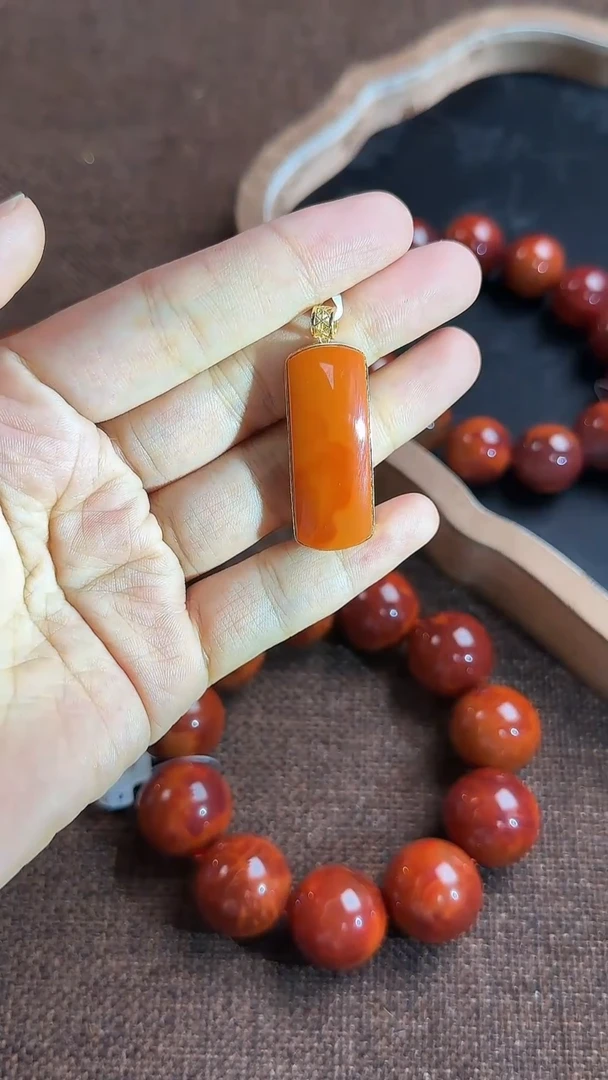 南红玛瑙18K金镶嵌吊坠(不含链)18K金镶嵌南红火焰纹吊坠 8g+