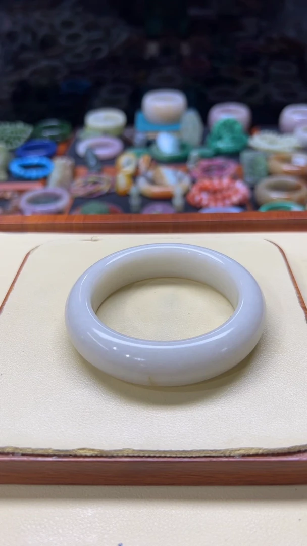 未镶嵌手镯石英质玉红*果096