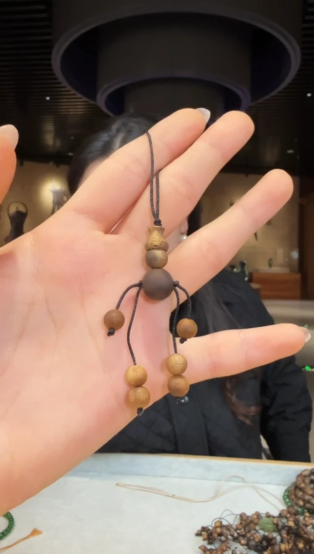 【闪购商品】沉香吊坠海南莺歌绿棋手机机器人