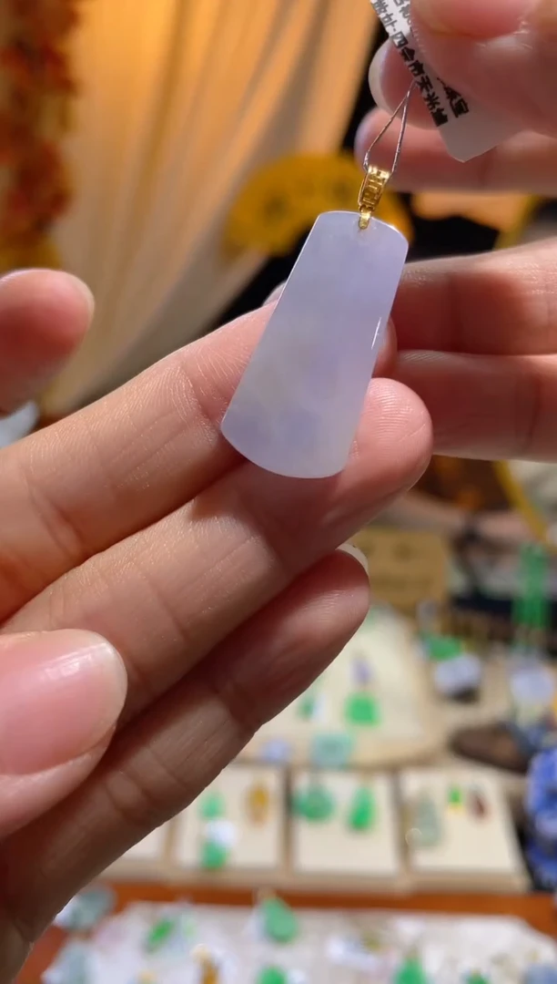 翡翠18K金镶嵌颈饰无事牌