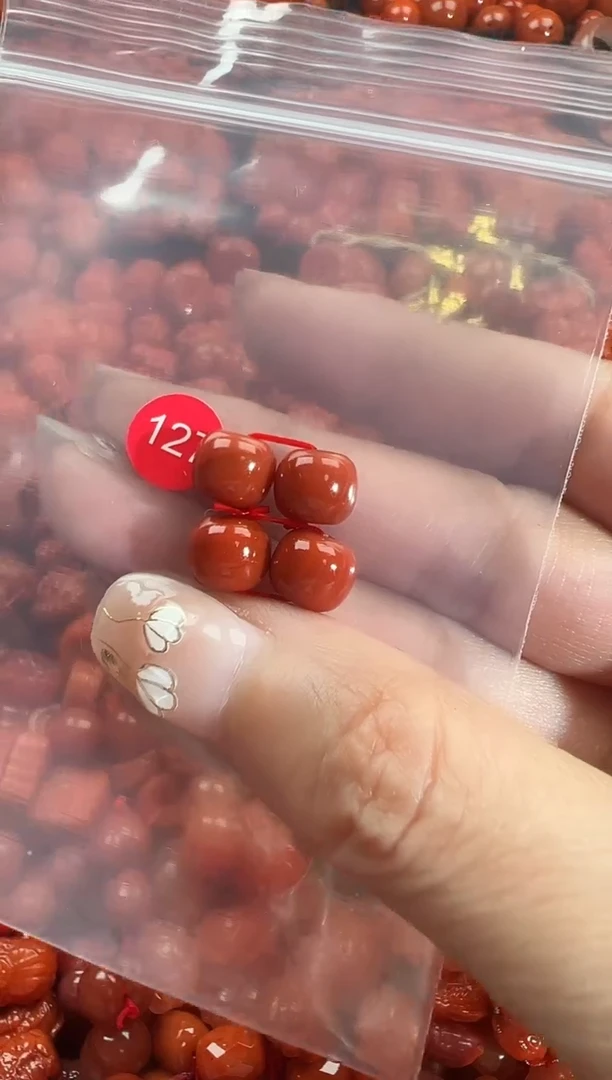 颈饰未镶嵌南红玛瑙1