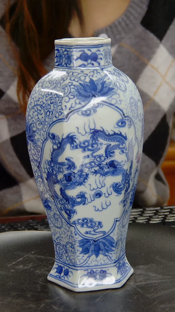 瓶青花开窗龙纹六方瓶#1235#