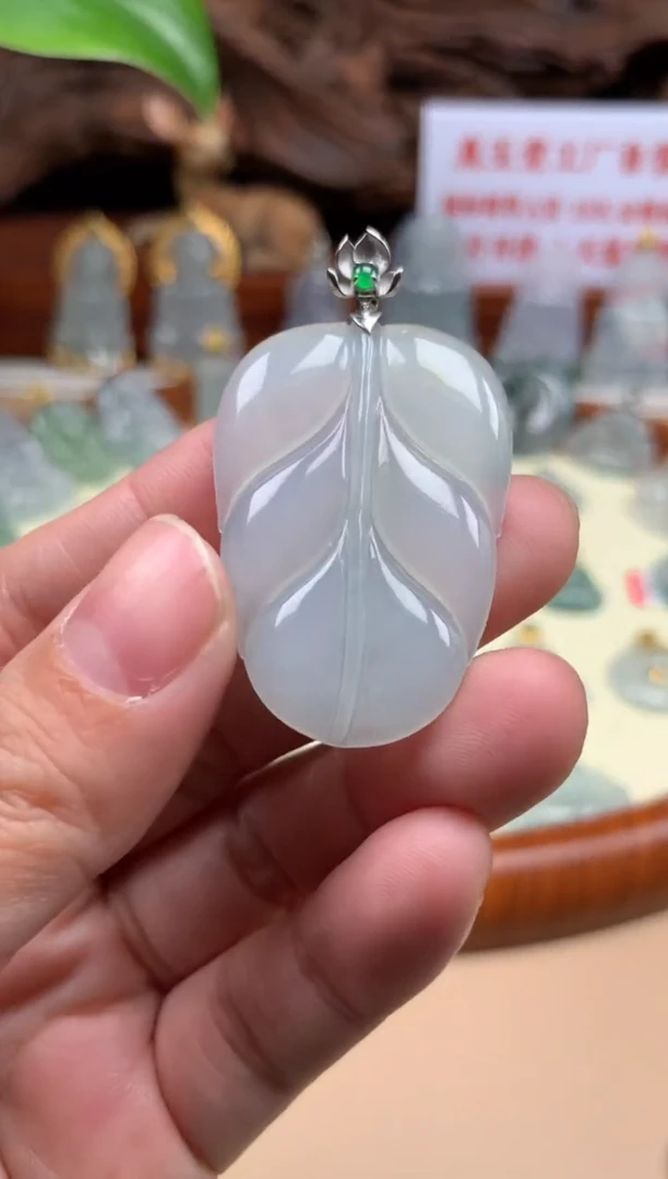 【闪购商品】翡翠颈饰18K金镶嵌叶子