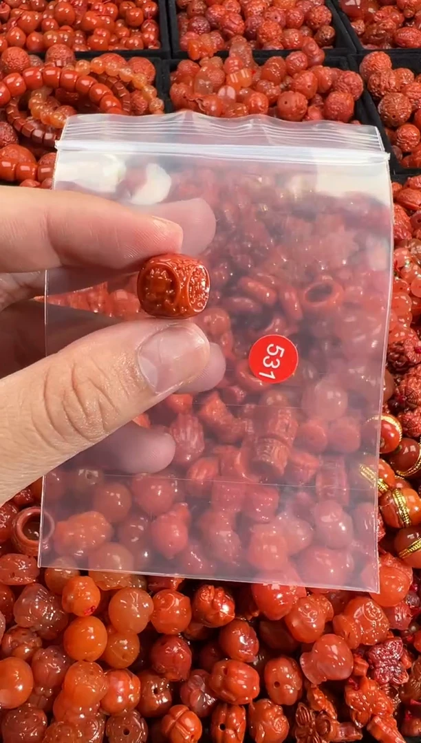 南红玛瑙未镶嵌颈饰1