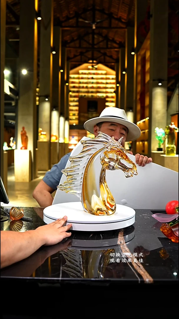 琉璃摆件琥珀金马首摆件