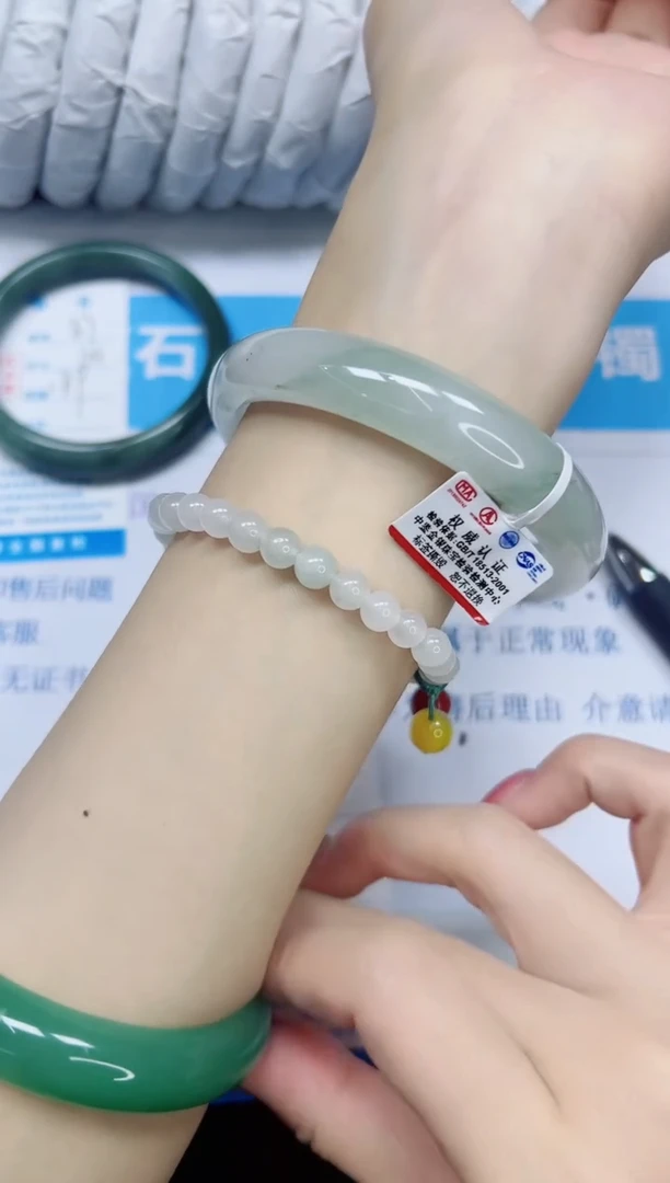 石英质玉手镯未镶嵌68/62