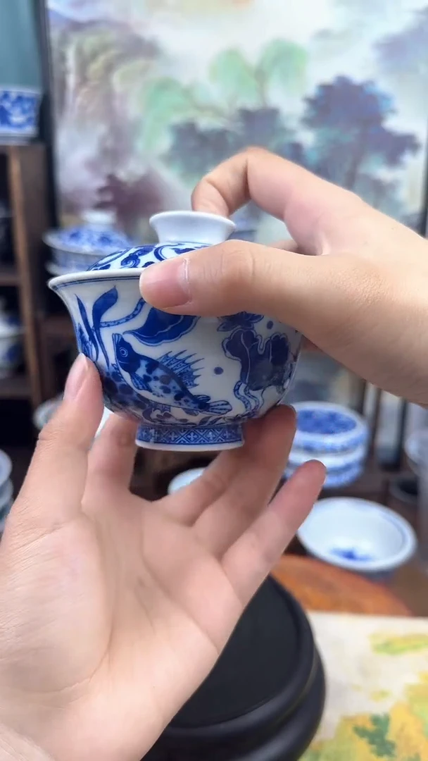 陶瓷仿成化鱼藻纹练车两才盖碗
