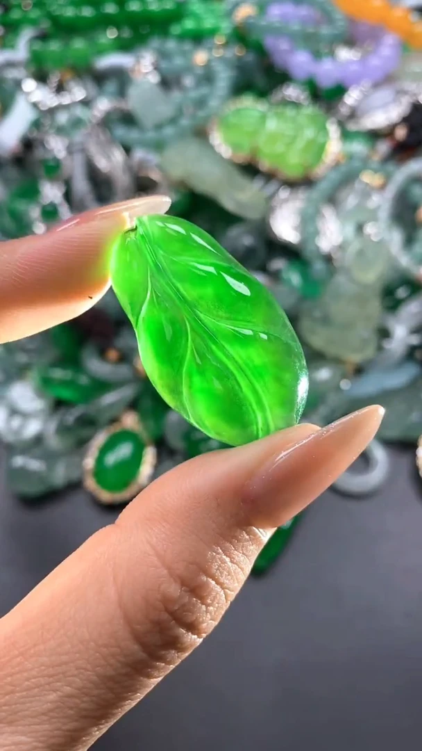 颈饰未镶嵌翡翠(配扣头多样性发其一）6