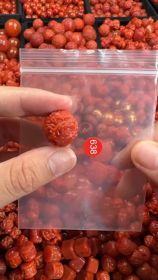 南红玛瑙未镶嵌颈饰1