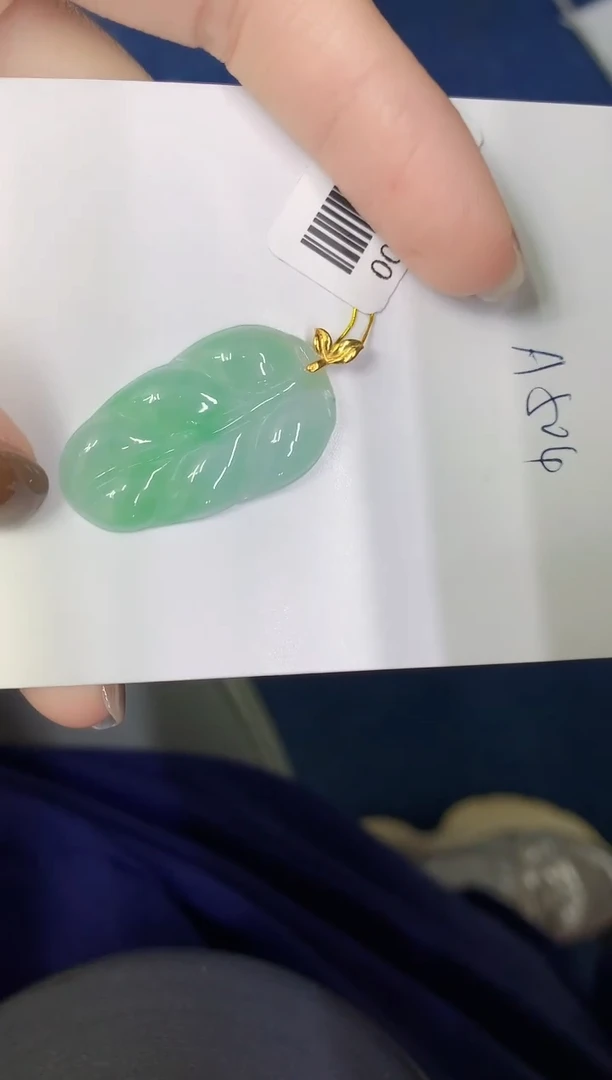 颈饰18K金镶嵌翡翠缅甸天然翡翠A货