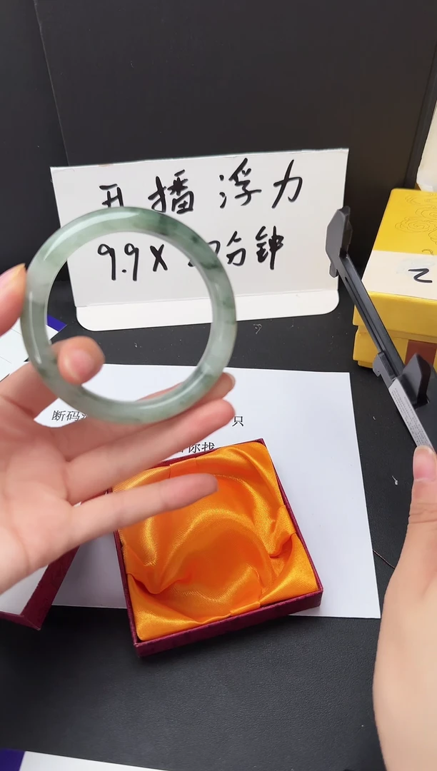 石英质玉手镯未镶嵌23