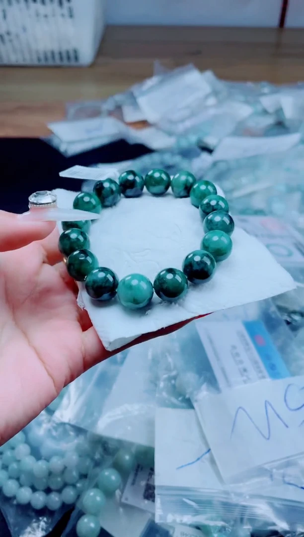 定制翡翠未镶嵌珠串