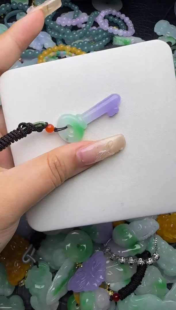 翡翠未镶嵌颈饰天然缅甸翡翠吊坠