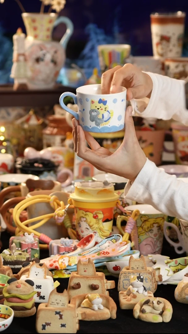 摆件陶景德镇釉下彩手绘设计师款陶瓷