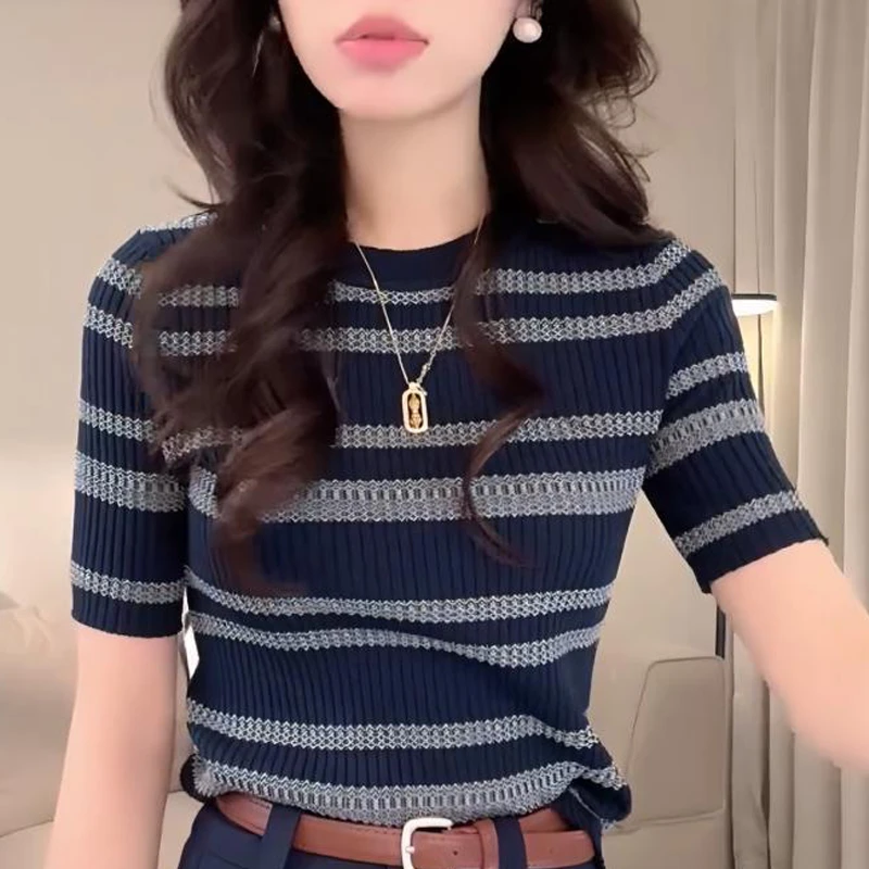 设计感条纹撞色圆领针织衫女士2025夏季休闲百搭舒适透气短袖上衣
