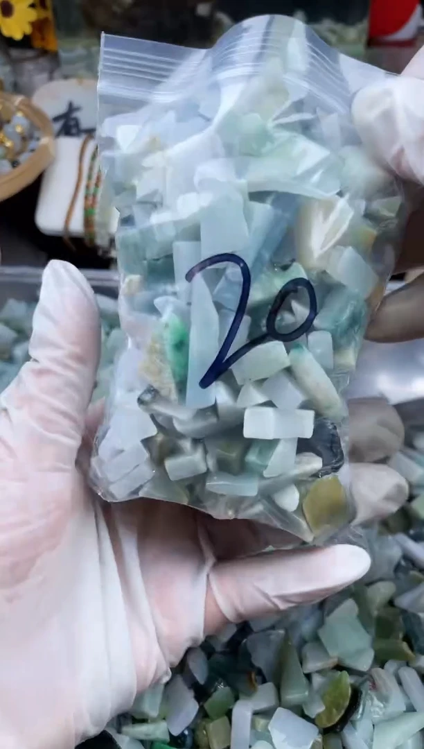 【闪购商品】翡翠颈饰未镶嵌天然翡翠小号500克20