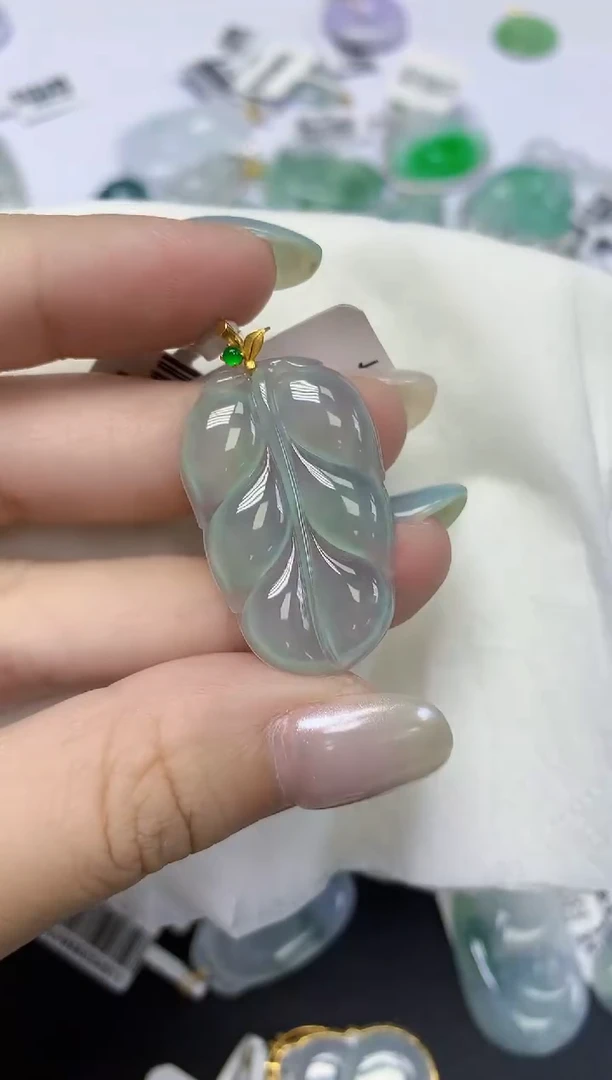 翡翠18K金镶嵌颈饰天然缅甸翡翠A货