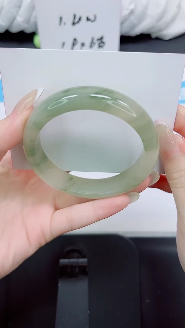 石英质玉手镯未镶嵌110