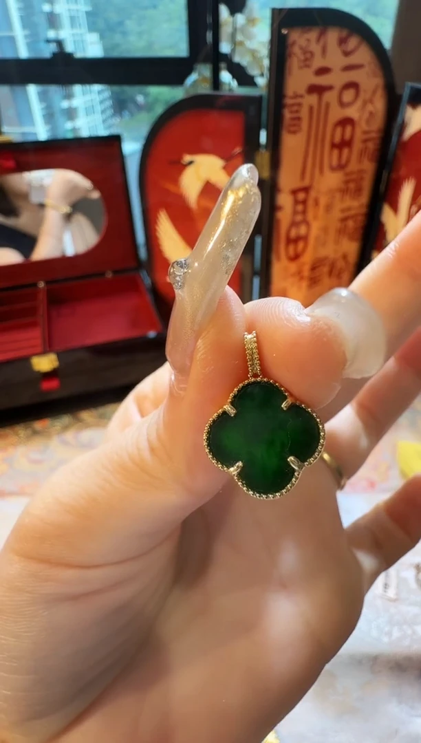 翡翠未镶嵌颈饰翡翠四叶草吊坠