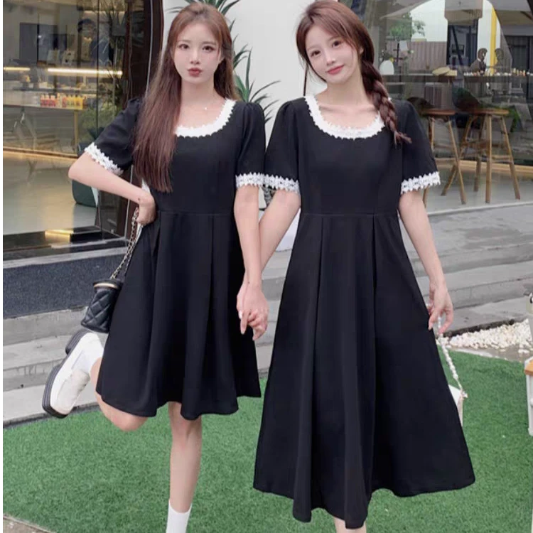 大码女装连衣裙夏季新款方领蕾丝赫本风小黑裙胖MM遮肉显瘦小个子