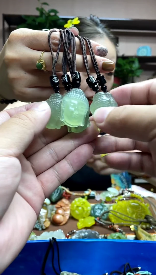 未镶嵌岫玉吊坠多样性发货发其中之一