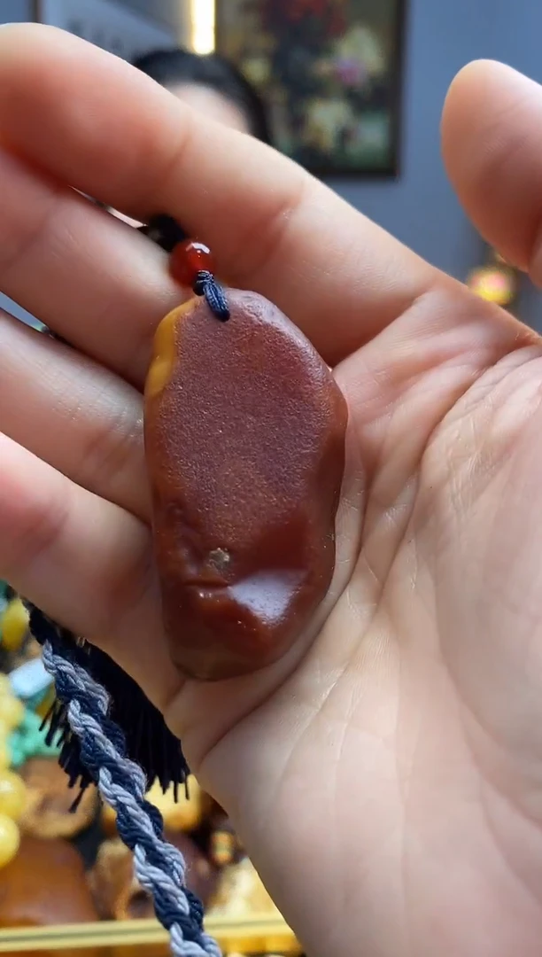未镶嵌颈饰琥珀吊坠