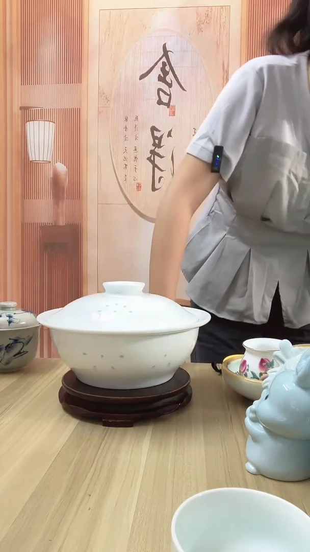 瓷杰*厂瓷白瓷带盖品锅1个