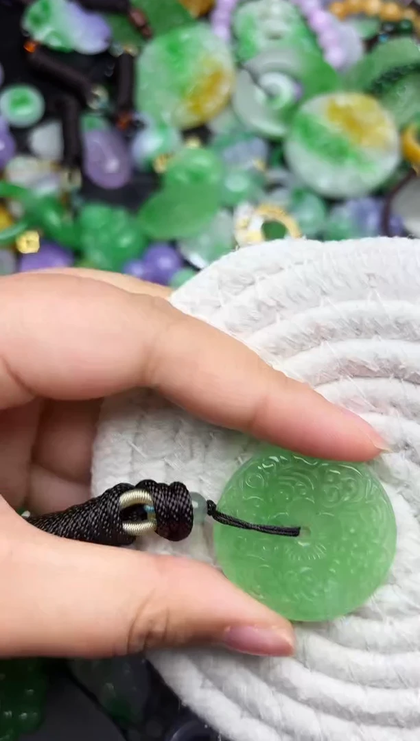 颈饰未镶嵌翡翠缅甸翡翠吊坠