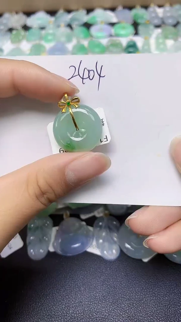 翡翠18K金镶嵌颈饰 天然缅甸翡翠A货