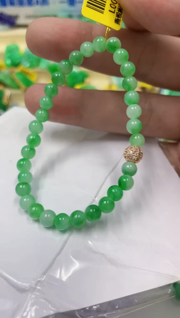 翡翠未镶嵌颈饰挂件