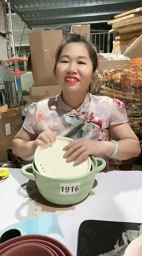 1916瑕疵绿锅带盖。。