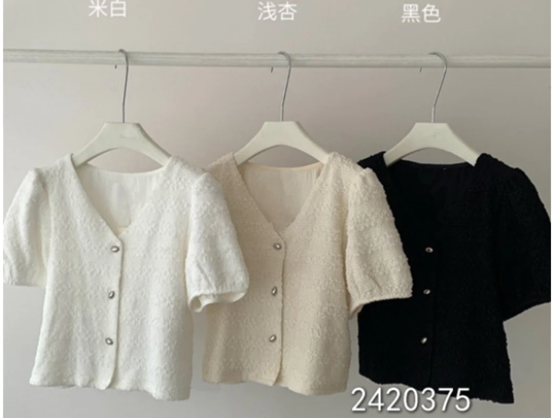 小妳XiaoNi———（夏款V领排扣上衣2420375）