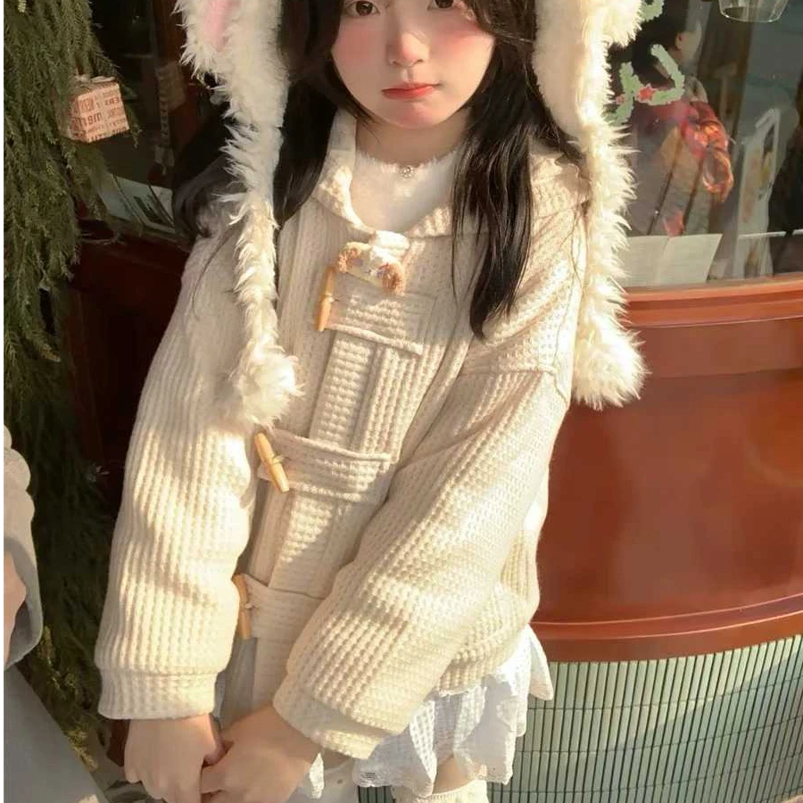 温柔穿搭秋冬牛角扣针织开衫外套2025新款小个子女生甜美连帽上衣