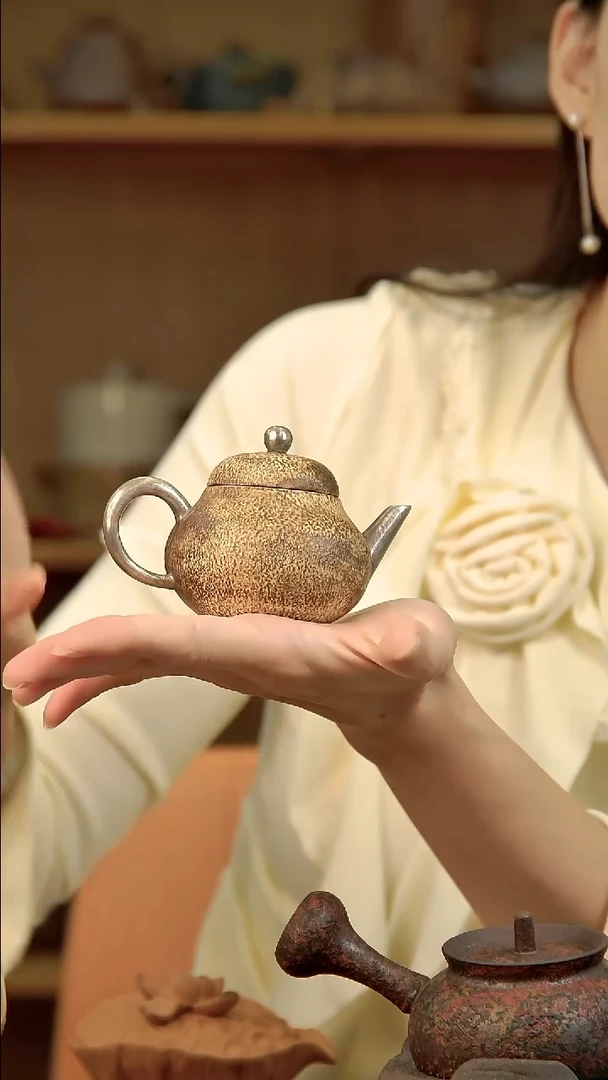 言野手作 粉引仿古锤纹小梨壶