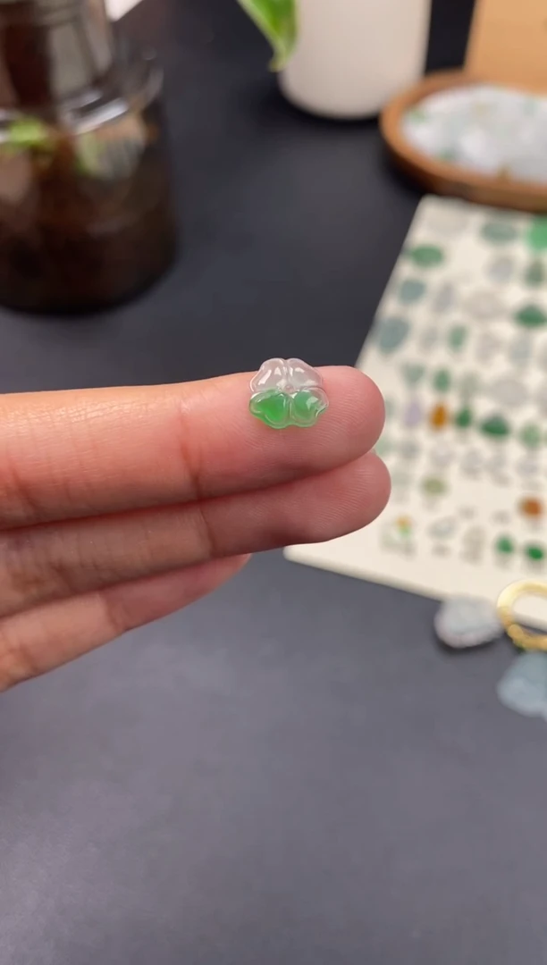 翡翠未镶嵌颈饰翡翠冰种花花