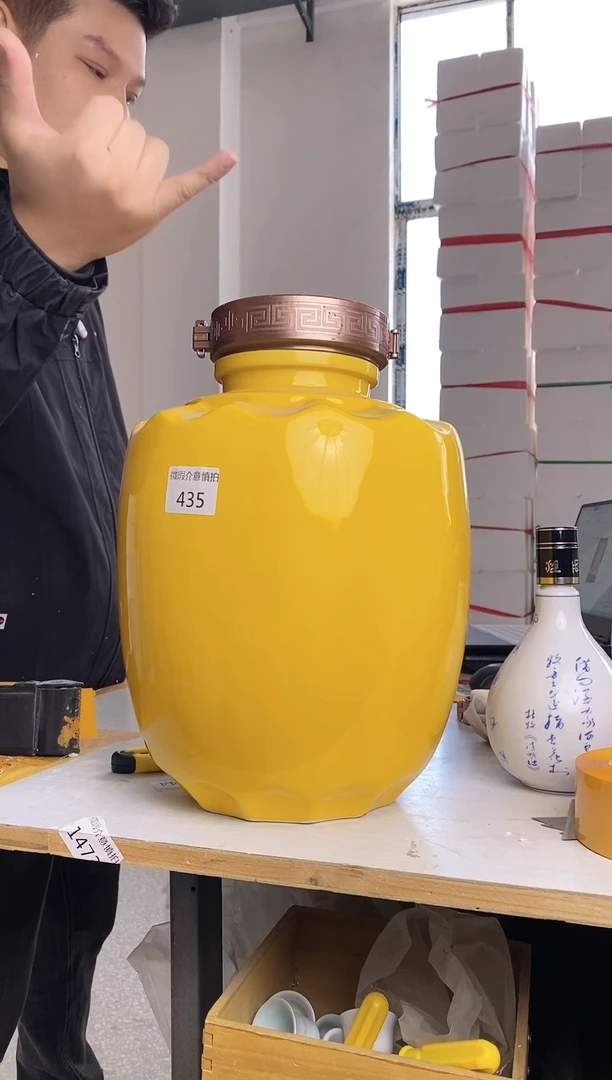 20斤黄色荷叶瓶 微瑕无锁不支持退换