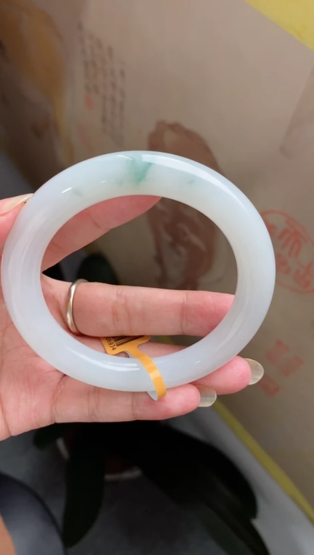 翡翠手镯未镶嵌（果冻胶牛奶底飘花）圆条30号