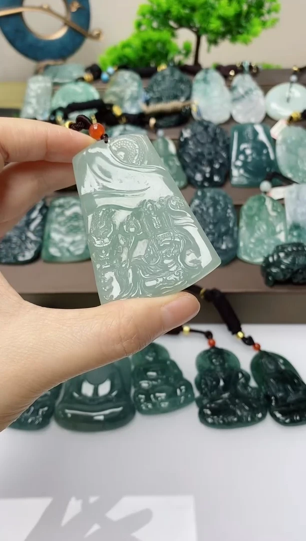 翡翠未镶嵌颈饰