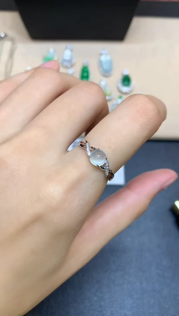 18K金镶嵌戒指翡翠蛋面【无服务费