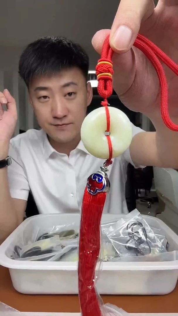 未镶嵌透闪石-蛇纹石玉车挂多样性发货一件
